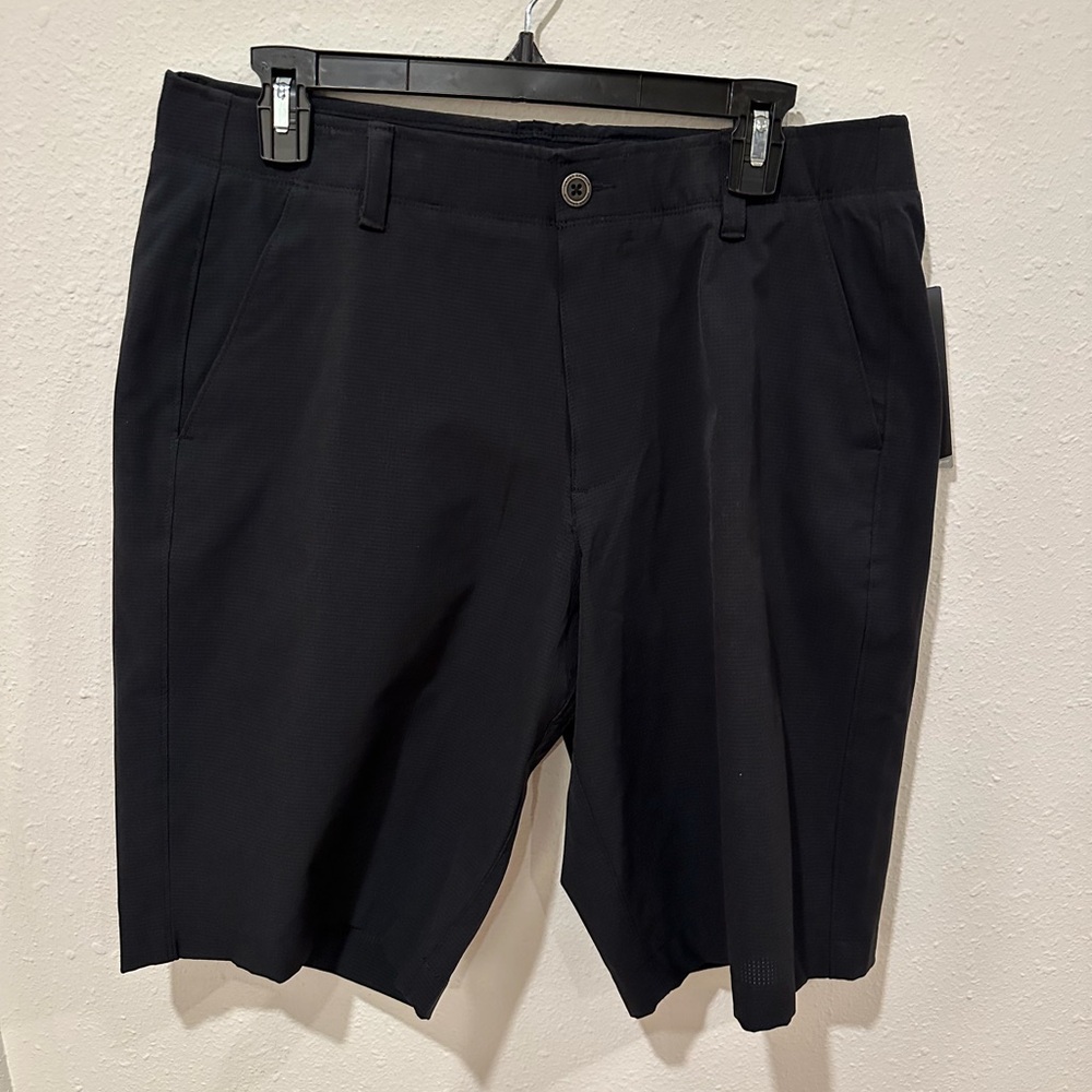 Men’s Under Armour golf shorts black size 34